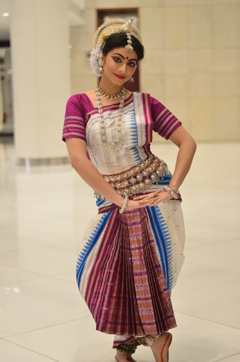 Oddisi Dance Poses, Kuchipudi Dress, Odisha Dance, Odissi Dance, Dance Indian, Indian Classical Dancer, Dance Of India, Dance Aesthetic, Indian Classical Dance