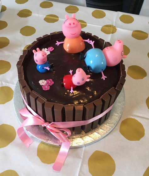 Peppa Pig Cake Muddy Puddles, Peppa Pig Muddy Puddle Cake, Peppa Pig Chocolate Cake, Muddy Puddle Cake, Pigs In Mud Cake, Peppa Cake, Peppa Pig Muddy Puddles, Muddy Puddle, Baby Lunch