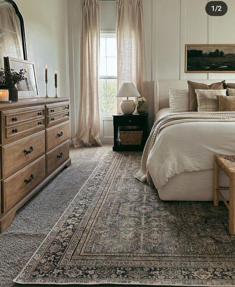 Grey Carpet Bedroom, Classic Bedroom Decor, Bedroom Inspirations Master, Bedrooms Ideas, Bedroom Decor Inspiration, Classic Bedroom, Grey Carpet, Master Bedrooms Decor, Guest Bedrooms