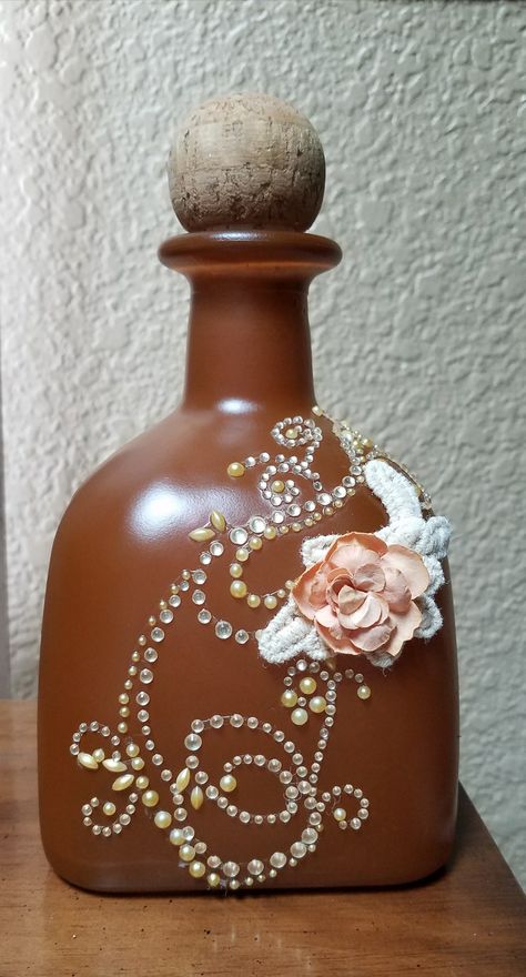 Patron bottle Wine Bootle, Patron Bottle Crafts, Patron Bottles, Beer Bottle Art, Reuse Wine Bottles, Beer Bottle Crafts, Bottle Projects, Mosaic Bottles, Patron Bottle