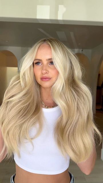 Malibu Blonde Hair Color, Blondie Ideas, Barbie Blonde Hair, Gorgeous Blonde Hair, Blonde Hair Goals, Barbie Blonde, Blonde Hair With Roots, Perfect Blonde Hair, Bright Blonde Hair