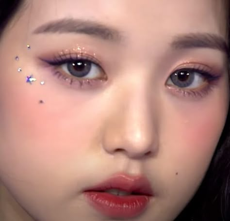 Korean Concert Makeup, Korean Rhinestone Makeup, Wonyoung Glitter Makeup, Star Gems Makeup, Douyin Makeup With Gems, Kpop Rhinestone Makeup, Kpop Idol Eye Makeup, Makeup Idol Kpop Girl, Twice Makeup Look