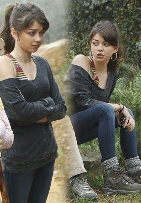 Hailey Modern Family, Hailey Dunphy, Haley Modern Family, Modern Family Haley, 2010 Outfits, Gamine Style, Celebrity Style Inspiration, Sarah Hyland, Tv Show Outfits