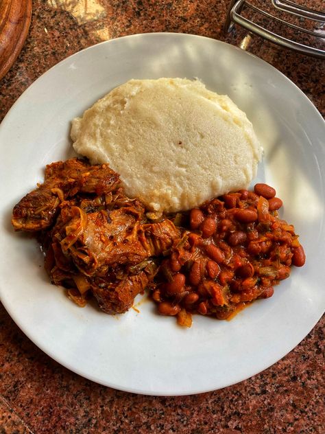 African dish sadza nshima pap goat mbudzi Zimbabwe Zimbabwean meal Zimbabwe food Sadza Zimbabwe, Zambian Recipes, Zimbabwean Food, Zimbabwe Food, Sudanese Food, Foreign Cuisine, South Africa Food, Sweet Foods, Africa Food