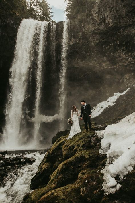 This Mt Hood Elopement is Quintessentially PNW with a Waterfall and Campfire Pnw Outdoor Wedding, Mt Hood Elopement, Mt Hood Wedding, Adventure Elopement Ideas, Prewedding Waterfall, Elopement Scotland, Airbnb Cabin, Waterfall Elopement, Waterfall Wedding