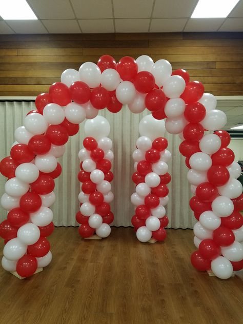 Balloon Arch and 2 Balloon Columns- Red and White Balloons Red And White Balloons, Balloon Gate, 2 Balloon, Christmas Balloon Decorations, Birthday Balloon Decorations, Christmas Balloons, Beautiful Rangoli Designs, Balloon Backdrop, Balloon Columns