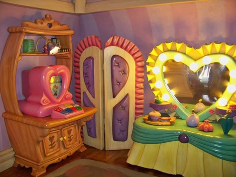 Minnie Mouse_House Minnie Mouse House, Mickey Mouse House, Disney Paris, Mouse House, Images Harry Potter, Disney Memories, Dreamcore Weirdcore, Pink Moon, Disney Home