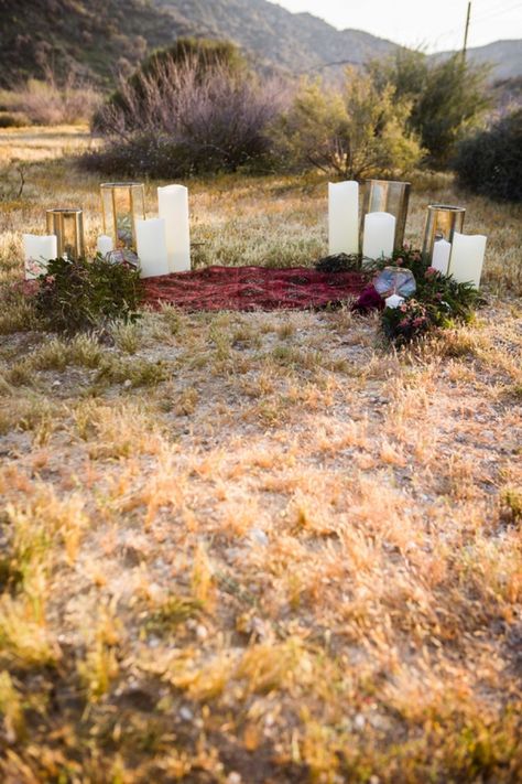 Gorgeous, early fall desert elopement inspiration! Fall Elopement Decor, Outdoor Fall Elopement, Outdoor Elopement Decor, Backyard Elopement Ceremony, Fall Elopement Ideas, Cowboy Elopement, Elopement Ceremony Decor, Elopement Decorations, Desert Glam