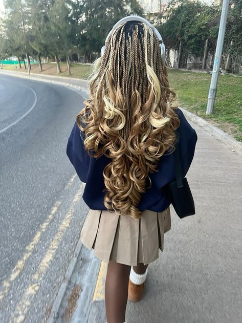 French Curls Braids Colours, Mixed Color French Curl Braids, French Curls Layered Braids, Blonde And Black French Curl Braids, Blond French Braids, French Curls Braids Color Combo, Homecoming Braid Hairstyles, Layered Braids With Curls, Brown And Blonde French Curl Braids