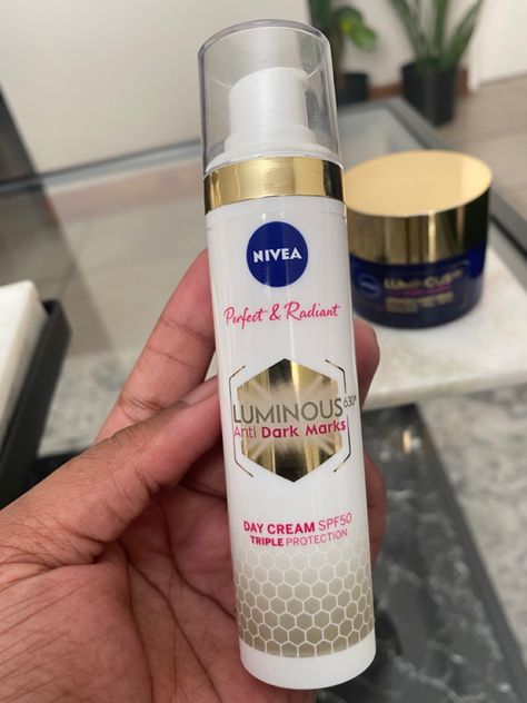 https://www.instagram.com/p/CubkiPLt-fq/?igshid=Y2IzZGU1MTFhOQ== Nivea Perfect And Radiant, Nivea Skincare Routine, Nivea Skincare, Nivea Cream, Best Soccer Shoes, Night Routines, Ideas Regalos, Diy Remedies, Skin Secrets