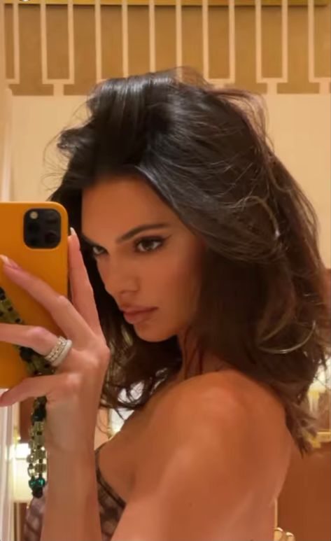 Kendall Jenner Shorts, Kendall Jenner Selfie, Kendall Jenner Pics, Kendall Jenner Aesthetic, Kendall Jenner Body, Kendall Jenner Hair, Kylie Jenner Gif, Kendall Jenner Face, Kendall Jenner Icons