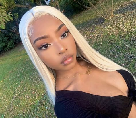 White Hair On Dark Skin, Light Hair Black Women, Black Skin White Hair, White Hair Black Women, White Hair Dark Skin, Birthday Makeup Looks, Light Makeup Looks, Blonde Hair Girl, Black And Blonde