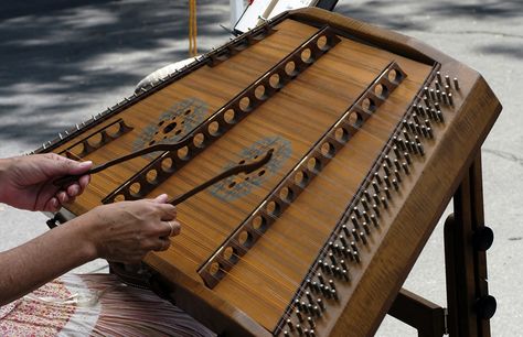 How to Play the Hammered Dulcimer: 5 Simple Steps http://www.celticmusicinstruments.com/how-to-play-the-hammered-dulcimer/ Dulcimer Instrument, Hammer Dulcimer, Lap Harp, Dulcimer Music, Mountain Dulcimer, Hammered Dulcimer, Mountain Music, Folk Instruments, Learn To Play Guitar