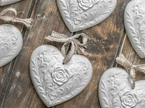 Plaster Of Paris Crafts Ideas, Paris Craft, Plaster Of Paris Crafts, Plaster Projects, Clay Homemade, Pine Wreaths, Dough Christmas Ornaments, Salt Dough Christmas, Scented Ornaments