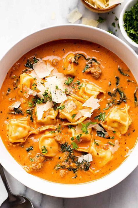 30-Minute Sausage Tortellini Soup - Midwest Foodie One Pot Tortellini Soup, Pork Tortellini Recipes, Cheesy Tortellini Soup, Tortellini Soup Recipes, Dump Soup, Creamy Crab Soup, Creamy Sausage Tortellini Soup, Sunday Soup, Vegan Mushroom Soup