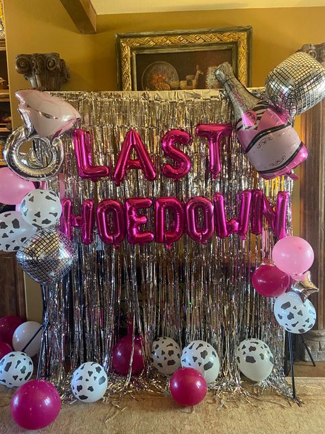 Last hoedown bachelorette decor , country bachelorette ideas Last Hoedown Bachelorette Party, Last Hoedown, Bachelorette Backdrop, Country Bachelorette, Rodeo Bachelorette, Bachelorette Decor, Bachelorette Ideas, Bachelorette Decorations, Bachelorette Party Themes