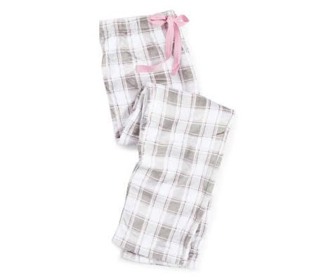 This cozy pink and gray pair of pajama pants is sure to keep you warm all winter long. It features a classic plaid print in versatile warm tones. A drawstring waist lets you customize the fit. Crafted from soft fleece, these pants are perfect for chilly nights, lazy weekend days, and even Christmas morning. Pjs Long Pants, Pink Christmas Pjs, Fluffy Pjs, Hello Kitty Pjs, Pink Pj Pants, Pjs Pants, Christmas Pj Pants, Christmas Pants, Pink Pajama Pants