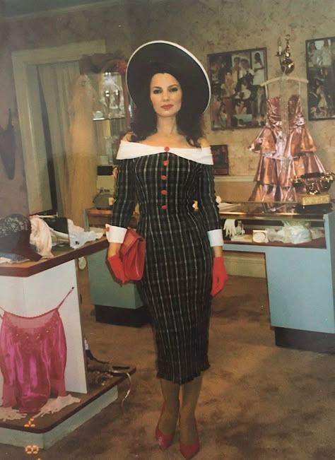 The Nanny Costume Designer Talks Fran Fine Fashion Impact - HelloGiggles Nanny Outfit, Fran Fine Outfits, Fran Drescher, Fran Fine, The Nanny, 90s Fashion Outfits, Costume Designer, Fashion Tv, Mode Inspo