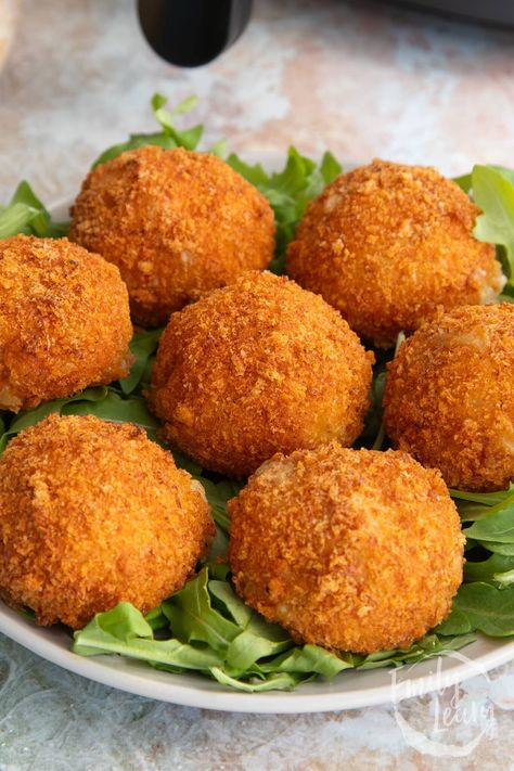 Air Fryer Arancini Air Fry Arancini, Arancini Balls Air Fryer, Airfryer Croquettes, Airfryer Rice Balls, Pinch Of Nom Air Fryer Recipes, Arancini Recipe Air Fryer, Air Fryer Croquettes, Arancini Air Fryer, Air Fryer Arancini Balls