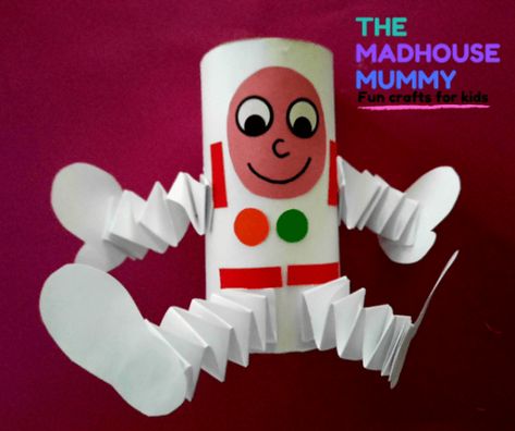 Toilet roll astronaut craft - This crafty family - Crafts for kids. Robot Toilet Paper Roll Craft, Paper Astronaut, Matariki Art, Astronaut Craft, Reindeer Christmas Cards, Mummy Crafts, Umbrella Craft, Robot Craft, Bottle Rocket