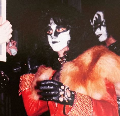 Eric Carr And Gene Simmons, Kiss Pfps Band, Eric Carr And Ace Frehley, Rock Matching Pfp, Queen Band Pfp, Eric Carr Kiss, Foxy Jumpscare, Kizz Band, Kiss Pfp