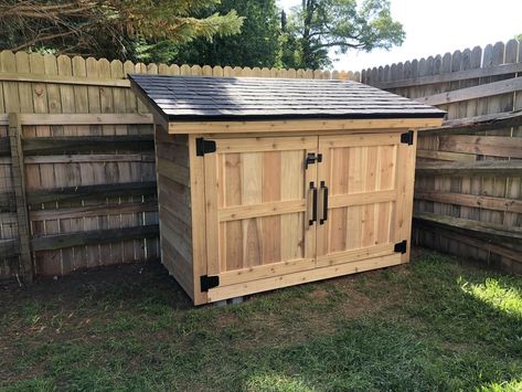 Small Cedar Shed, Pump Shed Ideas, Water Well House Cover Ideas, Well House Shed Ideas, Water Well House, Generator Shed, Cedar Shed, Well House, City Ideas