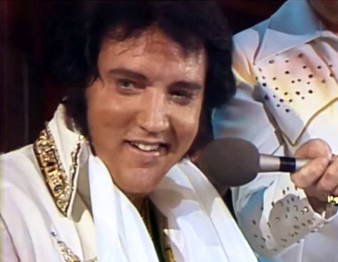 Elvis Presley ~ Last public performance before he died. Only lived another 2 months after this was recorded. What a voice! Can't wait to meet this man when he wakes up in peace without all the problems that haunted him throughout his life. Elvis Presley Videos, Unchained Melody, Elvis Presley Photos, Rapid City, Album Releases, Graceland, South Dakota, Elvis Presley, Rock N Roll