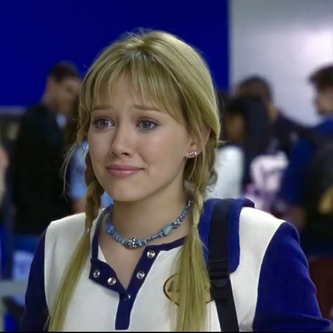 Lizzie Mcguire Outfits, The Lizzie Mcguire Movie, 2000s Hair, Lizzie Mcguire Movie, Hillary Duff, Lizzie Mcguire, Hilary Duff, Dream Hair, The Duff