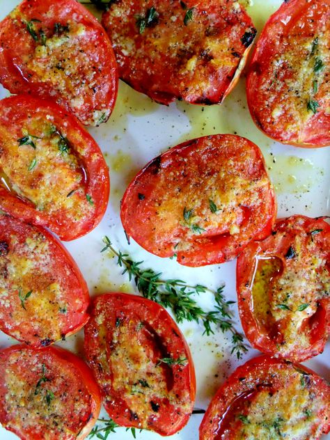 It’s late August when tomatoes are in abundance, and here’s yet another favorite way I like to serve them. It’s an old recipe adapted from BBQ King, Steven Raichlen’s, Garlic Grilled Tomatoes. I think in his original recipe he stuck a sage leaf on top of each tomato half, which is wonderful as well but … Eggs In Tomato Sauce, Parmesan Tomatoes, Baked Parmesan Tomatoes, Tomato Recipe, Grilled Tomatoes, Tomato Sauce Recipe, Grilled Veggies, Grilled Corn, Tomato Recipes