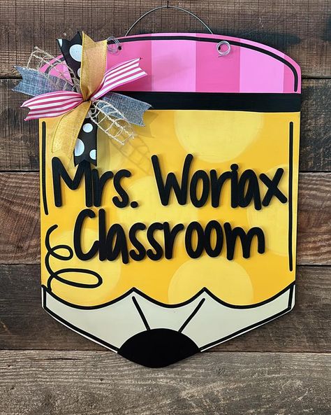 🎨✏️ Welcome to our Classroom! ✏️🎨 Add a personalized touch to your classroom with our custom-made pencil sign. Perfect for teachers looking to make their space welcoming and fun. Hand-painted with vibrant colors and adorned with a stylish bow, it’s sure to brighten up any classroom door! 🍎📚 . . #TeacherGift #ClassroomDecor #CustomSign #BackToSchool #TeacherLife #PersonalizedGift #ClassroomIdeas #SchoolSpirit #HandmadeWithLove Want to Order? Click the link ⬇️ https://www.thefrontporchsouthe... Pencil Door Hanger, Back To School Decor, Teacher Appreciation Printables, Southern Decor, Hanger Decor, Door Art, School Decor, Pencil Design, Classroom Door