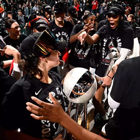 Las Vegas Aces Party After Winning Back-to-Back WNBA Championships Kelsey Plum, New York Liberty, Las Vegas Aces, Candace Parker, Chelsea Gray, Pop Champagne, Wnba, Womens Basketball, Girls Rock