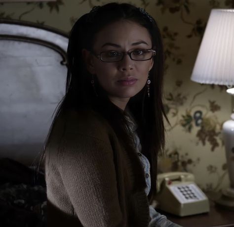 Mona Pretty Little Liars, Mona Vanderwaal, Janel Parrish, Spencer Hastings, Best Series, Character Aesthetic, Pretty Little Liars, Make Your Day, Tv Shows