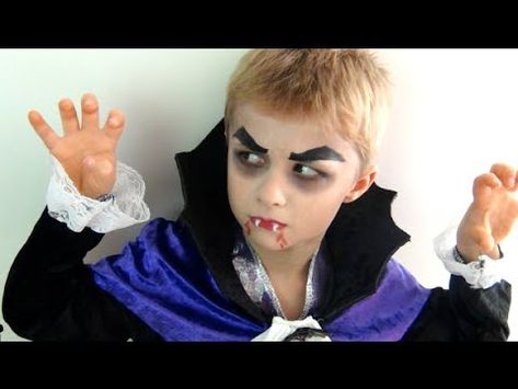 DIY : DRACULA le vampire - 4 tutos pour enfant - La Folie des Fêtes Boy Vampire Makeup, Kids Vampire Makeup, Boys Vampire Costume, Dracula Makeup, Last Minute Halloween Makeup, Maquillage Halloween Simple, Vampire Makeup Halloween, Bricolage Halloween, Vampire Dracula