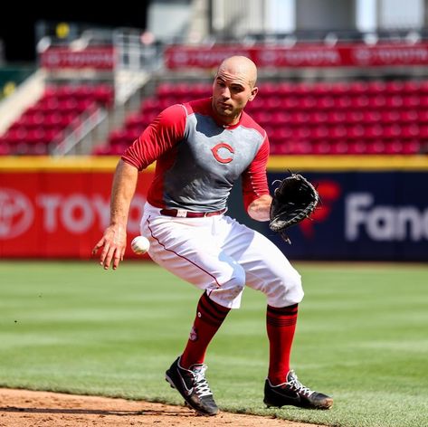 Testing testing. Joey Votto, Cincinnati Reds Baseball, Baseball Guys, Squeeze Pouch, Reds Baseball, Mlb Teams, Baseball Softball, Cincinnati Reds, Sunflower Seeds