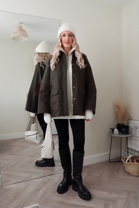 Winter Workwear Parka With Long Sleeves, Waxed Jacket Outfit, Dog Walk Outfit, Walking The Dog Outfit, Fall Dog Walking Outfit, Dog Walking Outfit Winter, Wax Jacket Outfit Womens, Winter Dog Walking Outfit, Waxed Jacket Womens