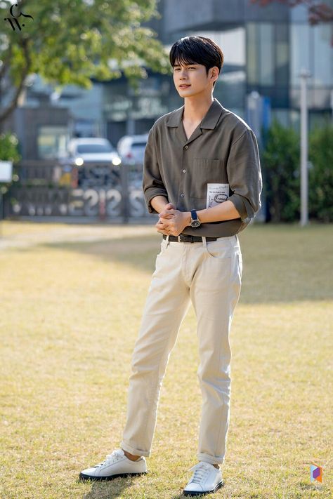 Male Outfit Color Combinations, Kdrama Fashion Outfits Men, Architect Fashion Men, Korean Fashion Men Formal Casual, Short Height Men Outfit, Korean Male Outfits, Architect Style Outfits, Mens Office Fashion, टी शर्ट