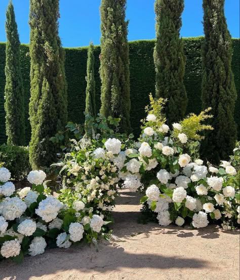 Church Ceremony Flowers, Flower Aisle Decor, Aisle Flower Arrangements, Bridal Procession, Wedding Ceremony Florals, Flower Aisle, Ceremony Florals, Aisle Flowers, Church Ceremony