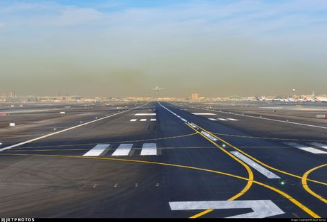 Airport Landscape, Runway Airport, Airport Runway, Runway Aesthetic, Dubai International Airport, Airport Security, Winter Mornings, Deck Photos, Airport City