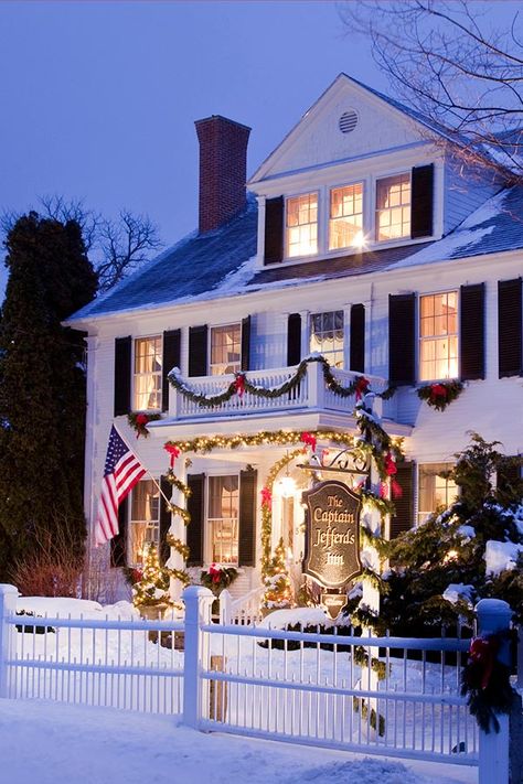 Winter Bed And Breakfast, New England Christmas Exterior, New England Bed And Breakfast, Kennebunkport Maine Christmas, Christmas Bed And Breakfast, Christmas Inn, Maine Bed And Breakfast, Nantucket Christmas, New England Winter