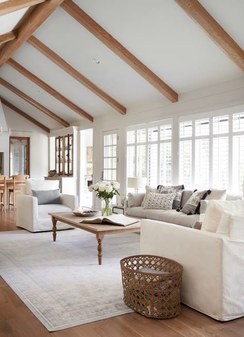 French Country Family Room, Country Family Room, Family Farmhouse, Country Family, French Family, French Farmhouse Decor, Casa Country, Room Furniture Design, Furniture Design Living Room