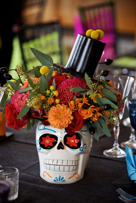 Day Of The Dead Decorations Outdoor, Day Of The Dead Flower Arrangements, Day Of The Dead Theme Party, Day Of The Dead Halloween Decor, Day Of The Dead Centerpieces, Day Of The Dead Table Setting, Dia De Los Muertos Baby Shower Ideas, Dia De Los Muertos Centerpiece Ideas, Day Of The Dead Wedding Theme