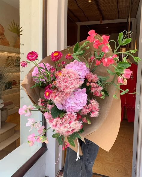 Some pink for a rainy day💗💓💖💕 | Instagram Boquette Flowers, Nothing But Flowers, Flower Therapy, Spring Aesthetic, Bouquet Of Flowers, Jolie Photo, Love Flowers, My Flower, Flower Shop