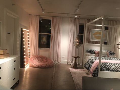 Glam Luxury Bedroom, Vs Bedroom Aesthetic, Boujee Bedroom Aesthetic, Victoria Secret Room Ideas Bedrooms, 2016 Room Aesthetic, 2014 Room Aesthetic, Big Room Aesthetic, Vs Bedroom, 2014 Bedroom