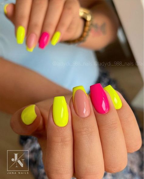 Neon Nails Gel, Neon Nails Designs, Neon Nail Ideas, Two Color Nails, Neon Nail Art Designs, Summer Nails Neon, Neon Nail Art, Nails Neon, Neon Nail Designs