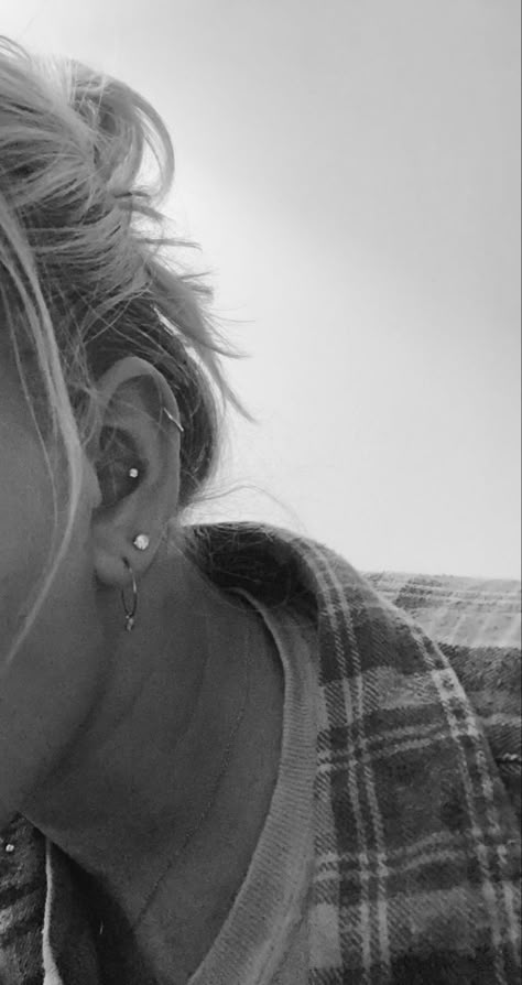 Conch Piercing Stud, Minimalist Ear Piercings, Different Ear Piercings, Ear Peircings, Ear Piercing Studs, Poppies Tattoo, Cool Ear Piercings, Pretty Ear Piercings, Cool Piercings