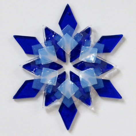 Winter Solstice Gifts, Real Snowflakes, Snowflakes Real, Resin Christmas, Glass Fusion Ideas, Glass Christmas Decorations, Fused Glass Ornaments, Gift For Parents, Glass Stars