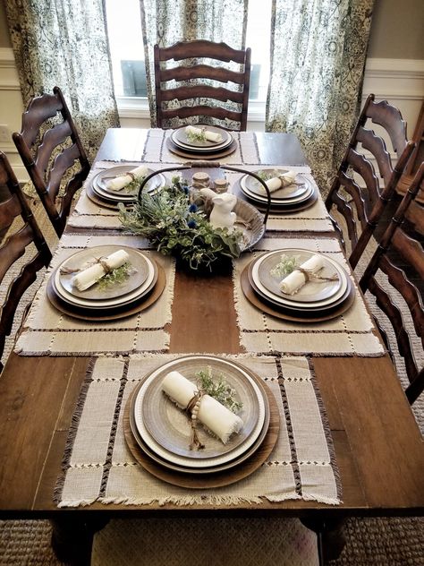 Dining Room Decor Modern, Dining Table Centerpiece, Farmhouse Dining Room, Farmhouse Dining, Dining Room Decor, Table Centerpieces, Table Setting, Future Home, Table Settings