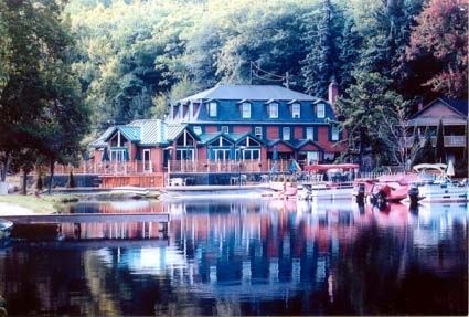 Poconos Wedding, Things To Do In Pennsylvania, Lakeside Hotel, Hotel Pennsylvania, Lakeside Restaurant, The Poconos, Pennsylvania Travel, Road Trip Places, Food Summer