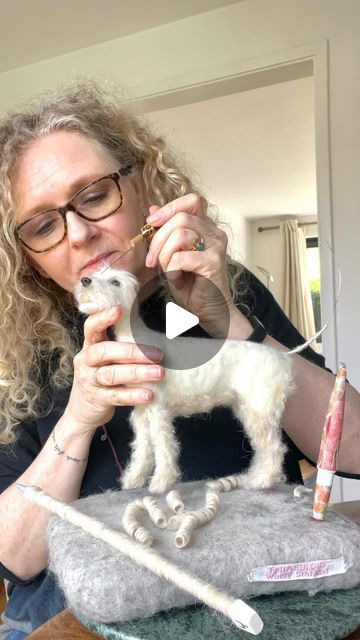 Wool Felting Animals, Needle Felting Tutorial, Realistic Eyes, Needle Felting Diy, Needle Felted Dog, Needle Felting Tutorials, Fur Texture, Felt Dogs, Dog Happy