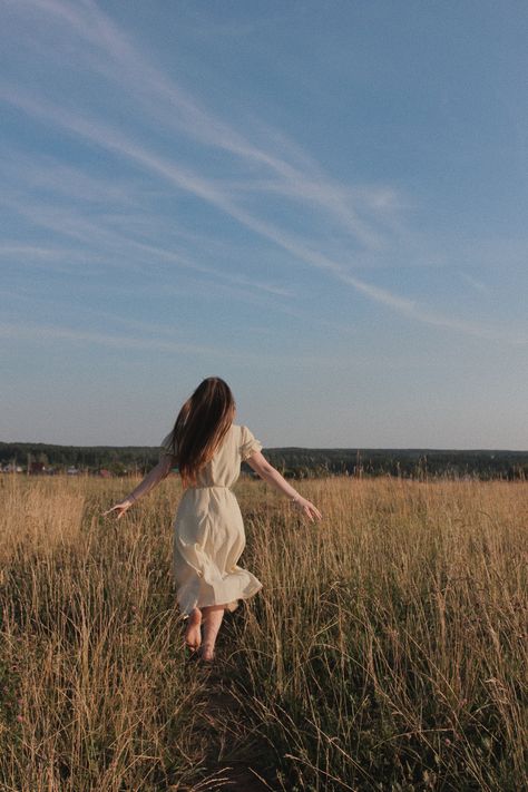 Faceless Photo Ideas, Hairstyle Photoshoot, Whimsical Photoshoot, Amsterdam Photography, Cowgirl Aesthetic, Bullet Journal Design Ideas, Hello Kitty Iphone Wallpaper, Brunette Girl, The Meadows